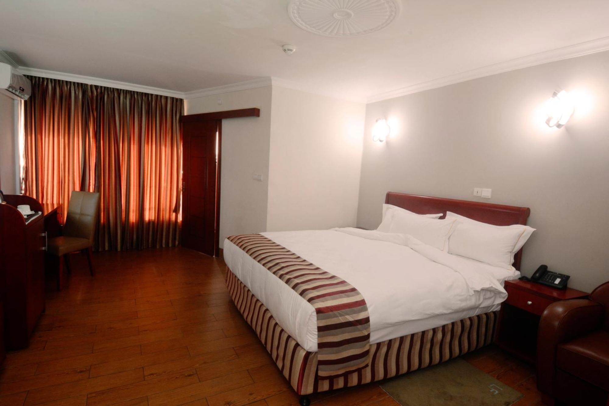 Hotel La Falaise Yaoundé エクステリア 写真