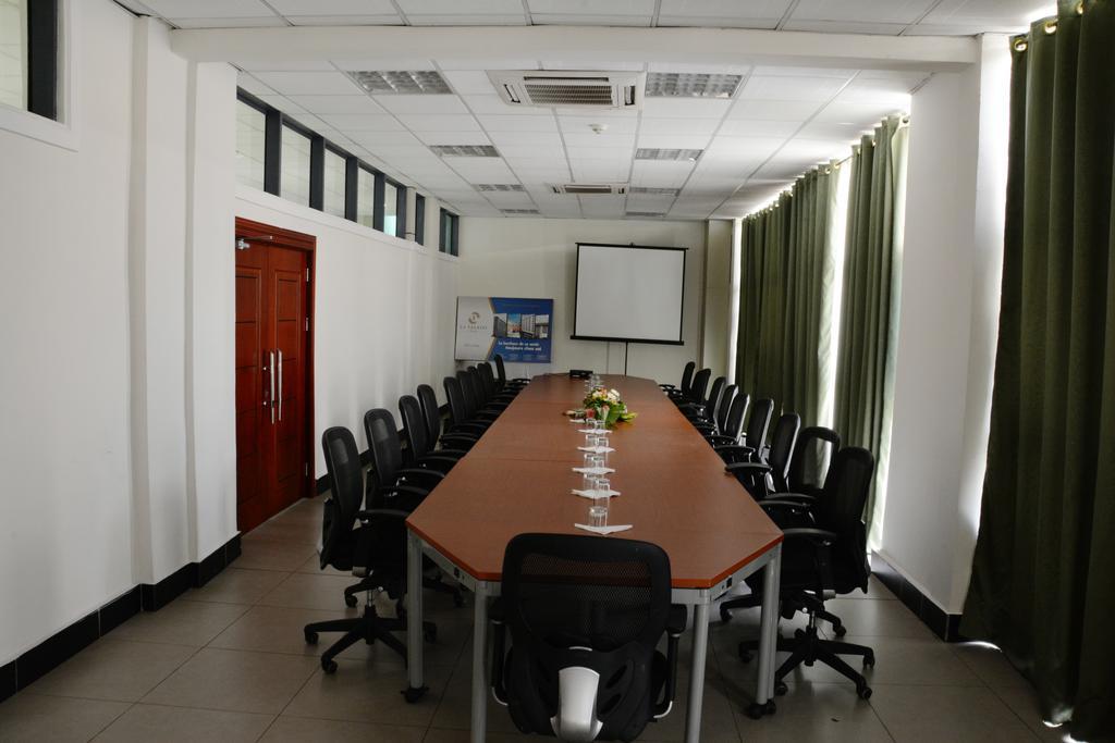 Hotel La Falaise Yaoundé エクステリア 写真