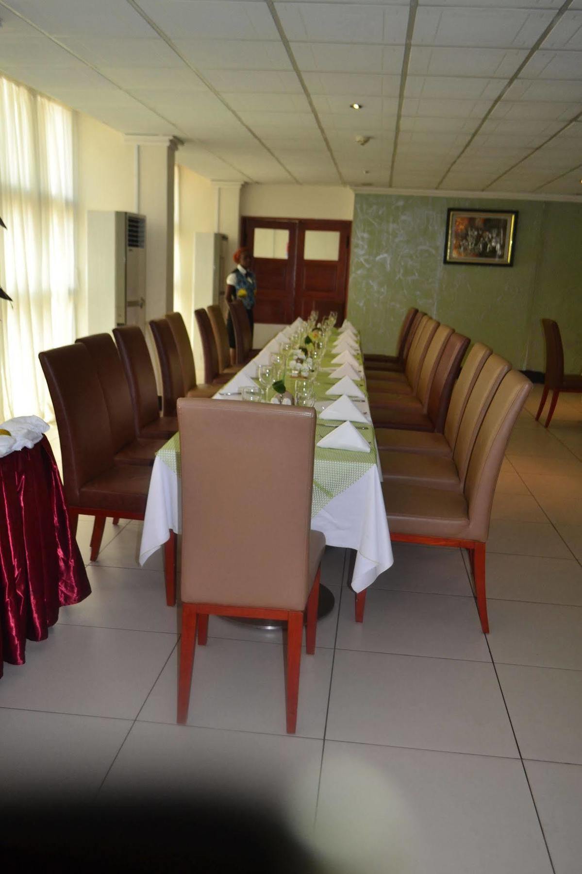 Hotel La Falaise Yaoundé エクステリア 写真