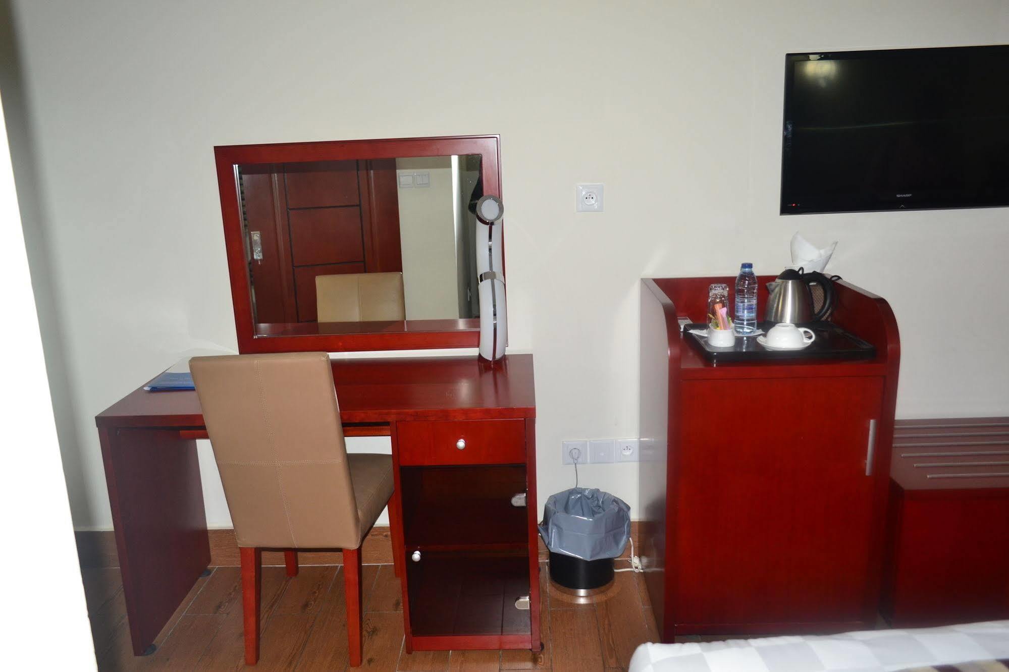 Hotel La Falaise Yaoundé エクステリア 写真