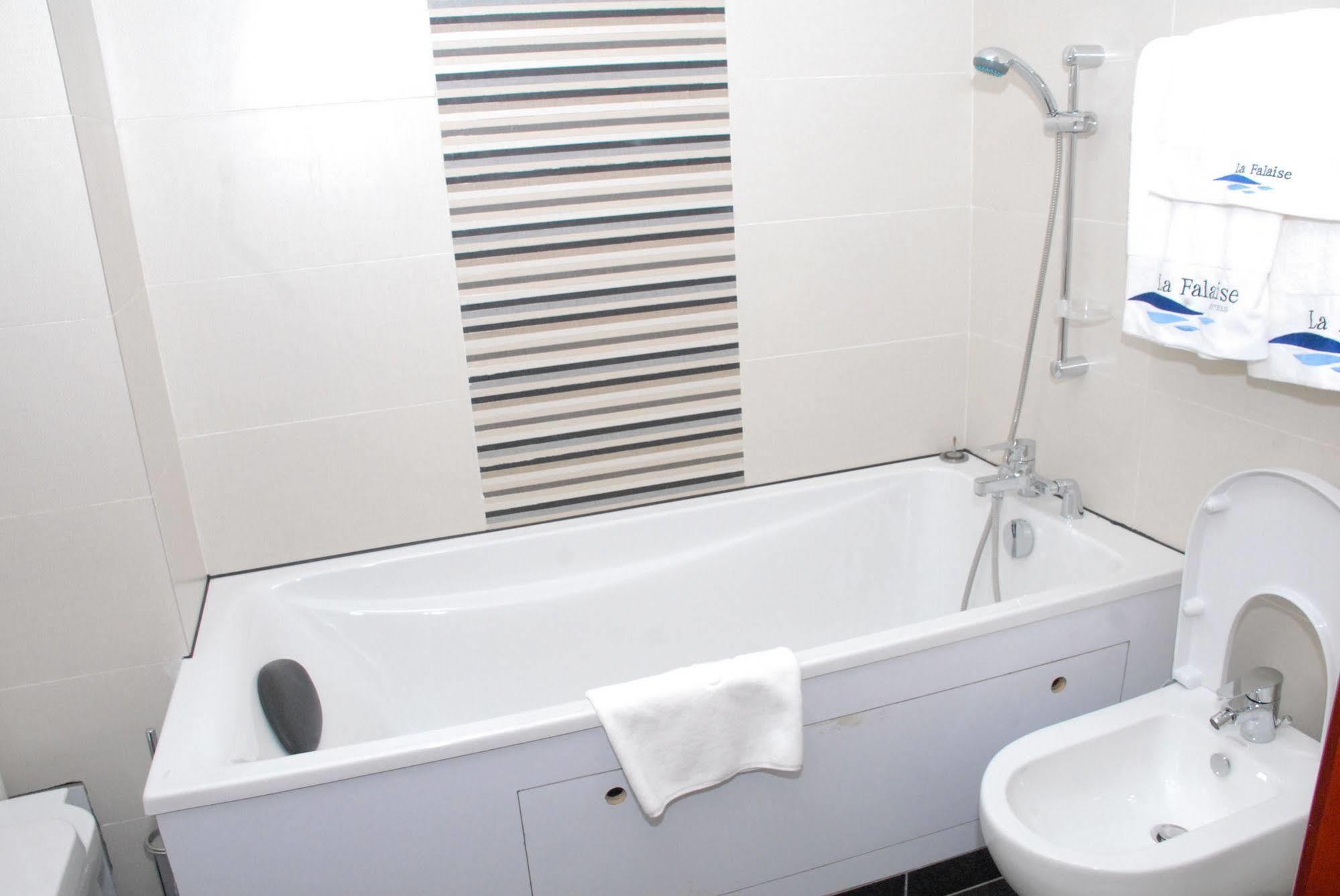 Hotel La Falaise Yaoundé エクステリア 写真