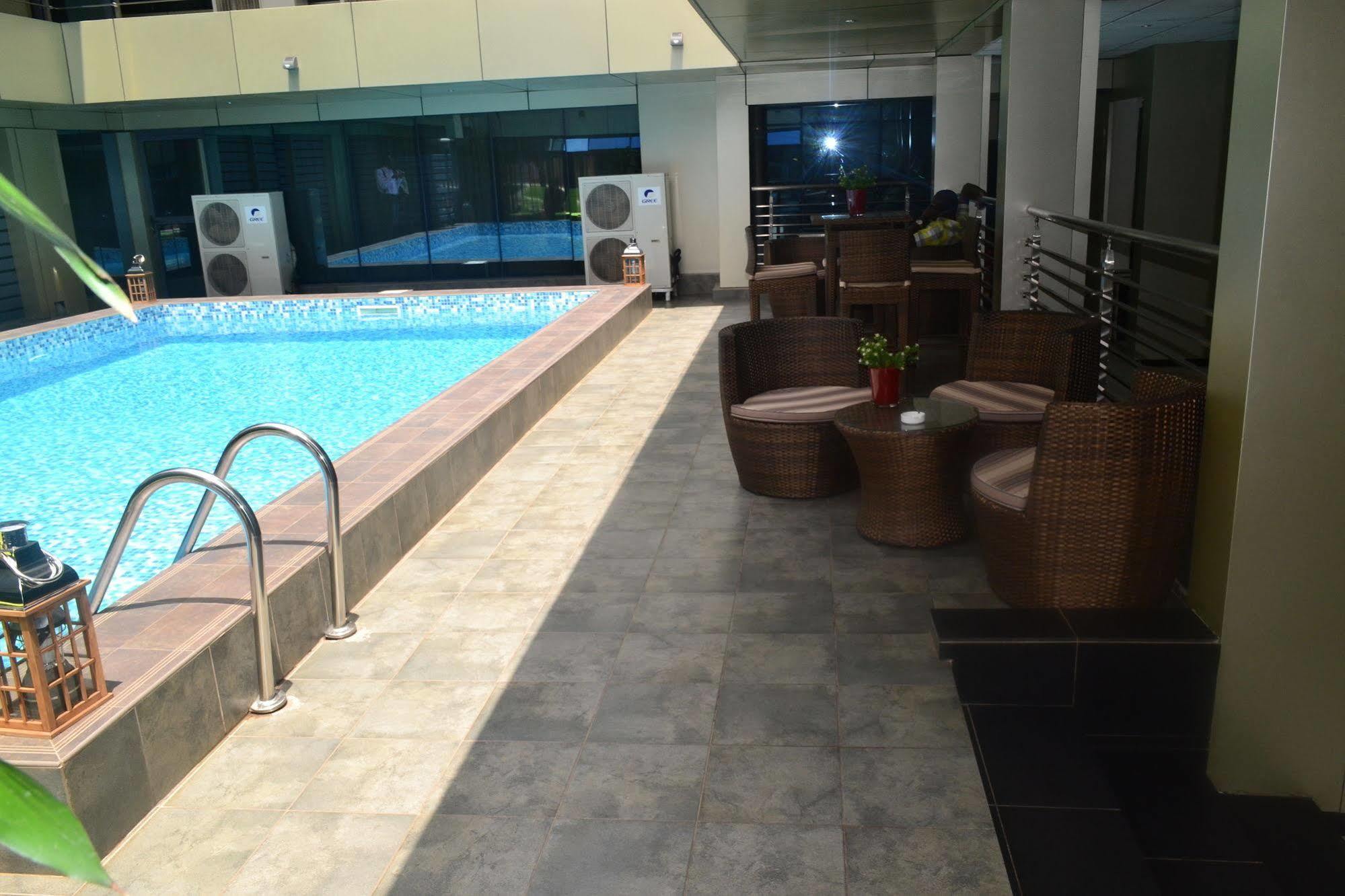 Hotel La Falaise Yaoundé エクステリア 写真