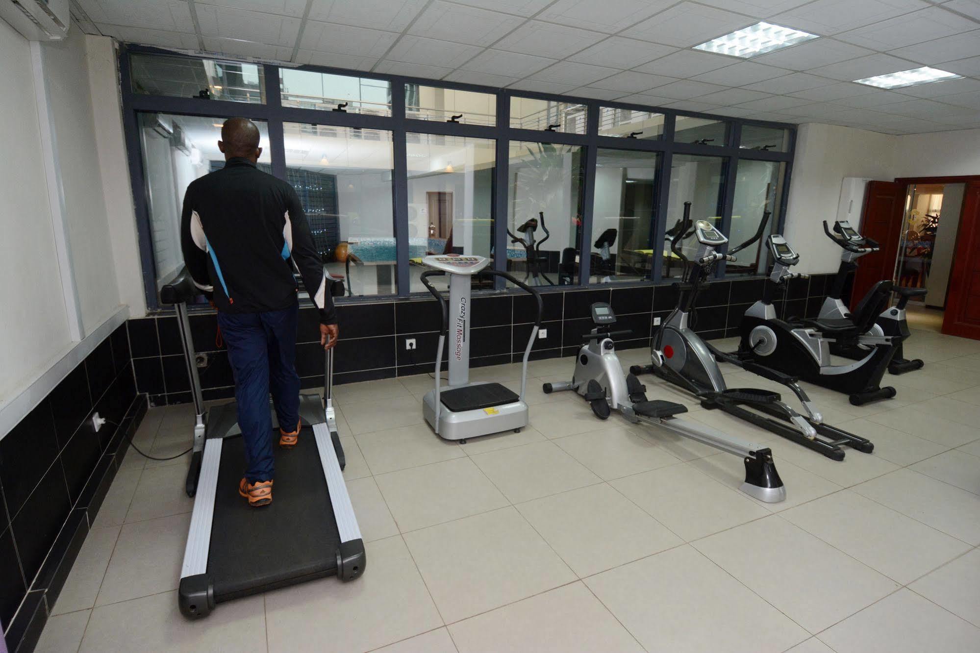 Hotel La Falaise Yaoundé エクステリア 写真