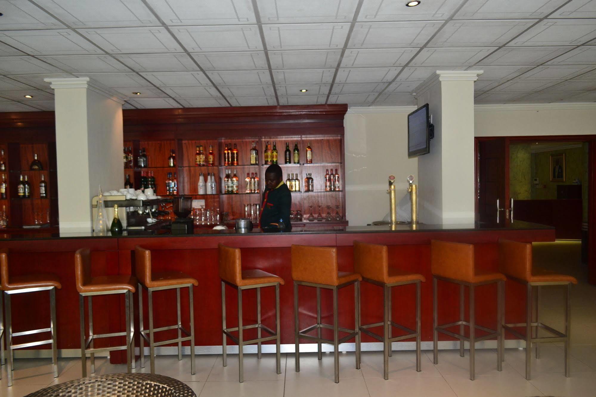 Hotel La Falaise Yaoundé エクステリア 写真