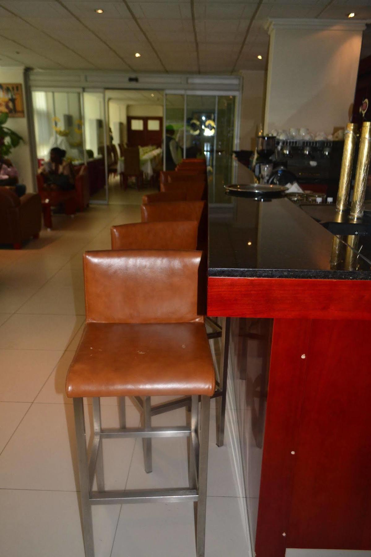 Hotel La Falaise Yaoundé エクステリア 写真