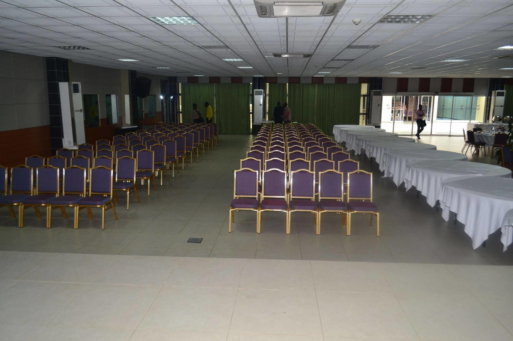 Hotel La Falaise Yaoundé エクステリア 写真