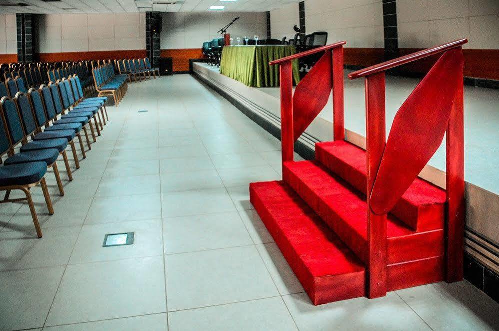 Hotel La Falaise Yaoundé エクステリア 写真