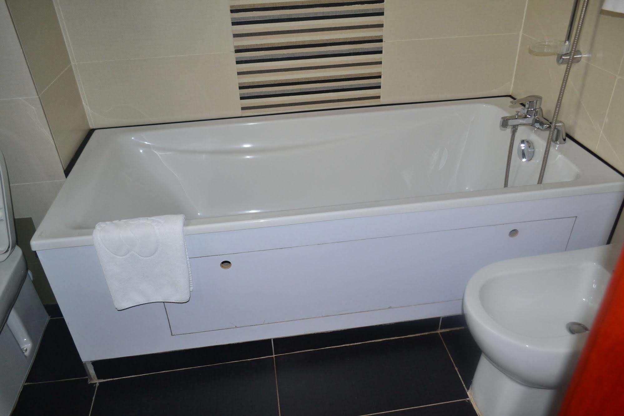 Hotel La Falaise Yaoundé エクステリア 写真