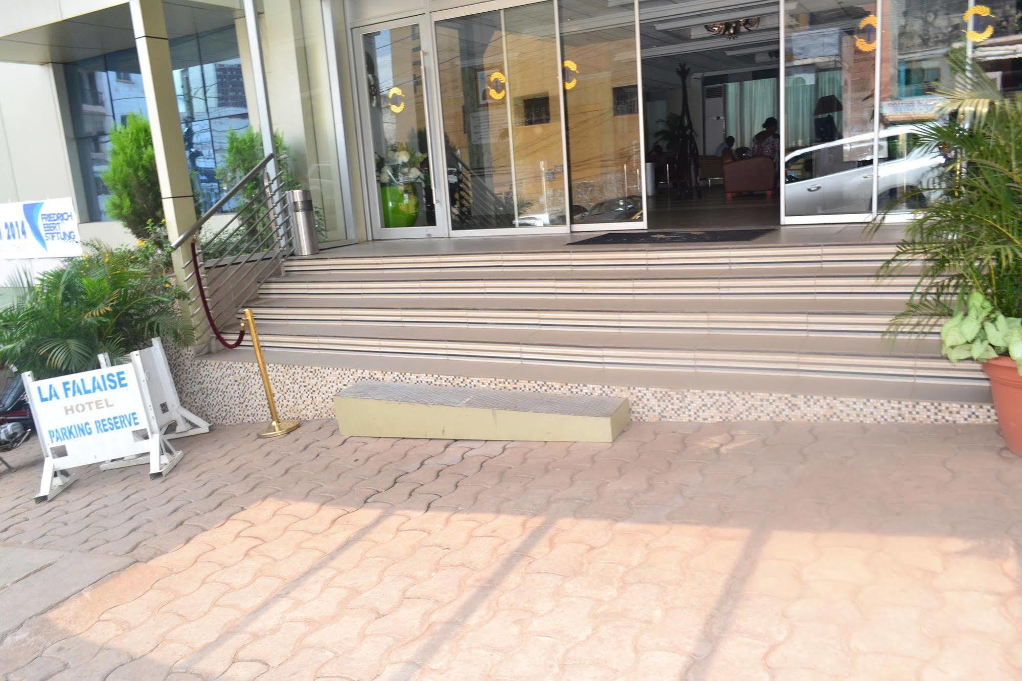 Hotel La Falaise Yaoundé エクステリア 写真